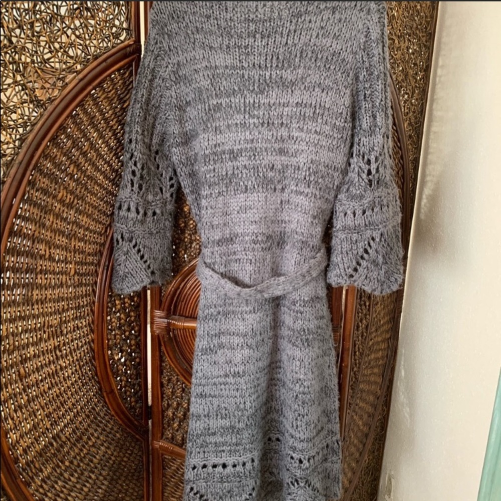 Spell and the Gypsy Sweater - Picture 3 of 6